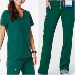 EUC Hunter Green Figs Scrubs Set (M)